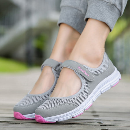 Women's stretchable breathable lightweight walking shoes
